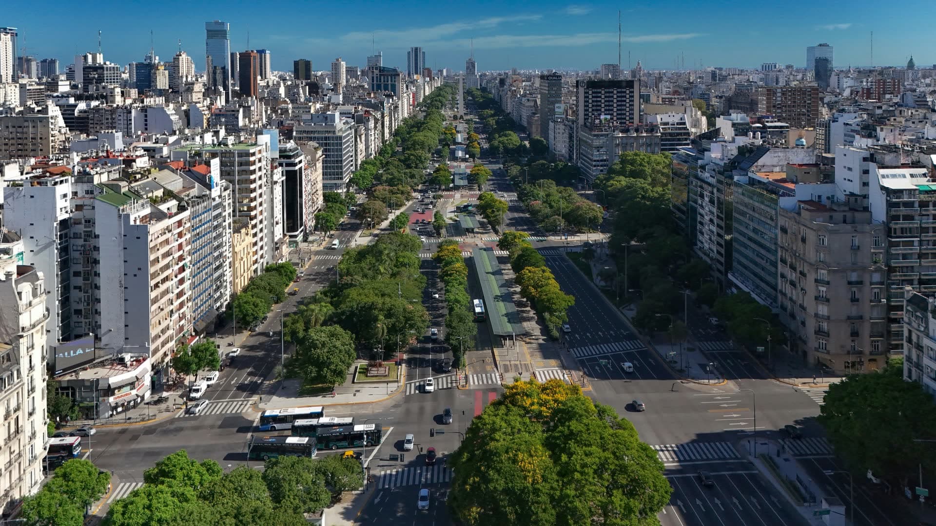 L'avenue 9 de Julio vue du ciel, à Buenos Aires