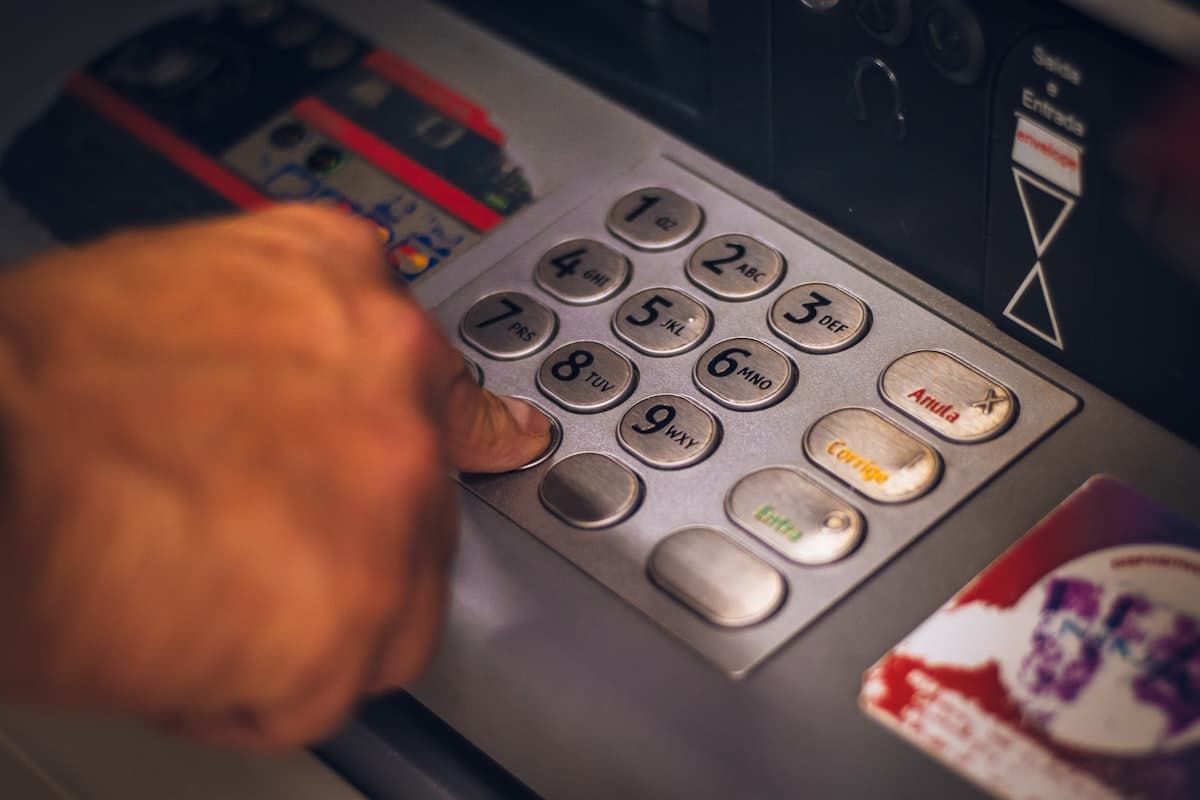 Compte bancaire à l'étranger pour Français : les vraies options