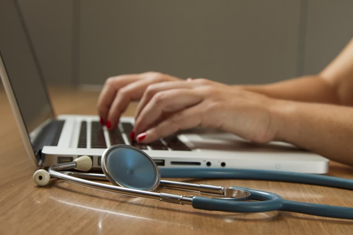 Assurance santé expatrié : CFE ou mutuelle internationale ?