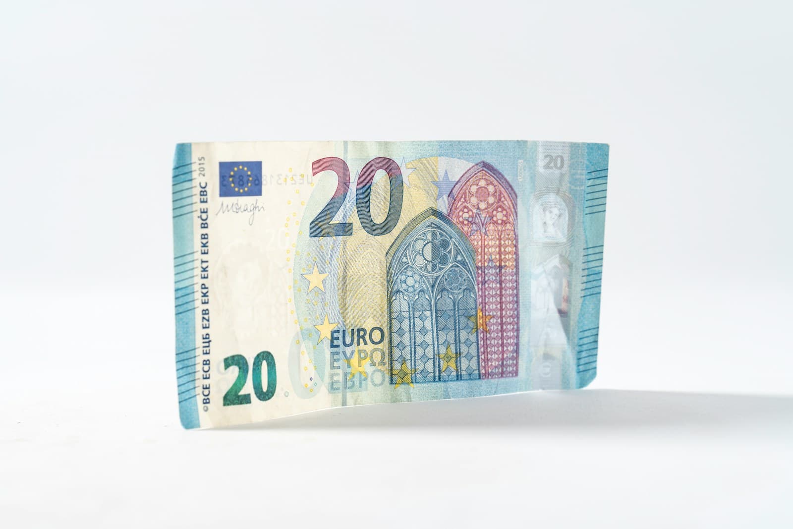 Non-résident : le taux minimum de 20 % et comment y échapper