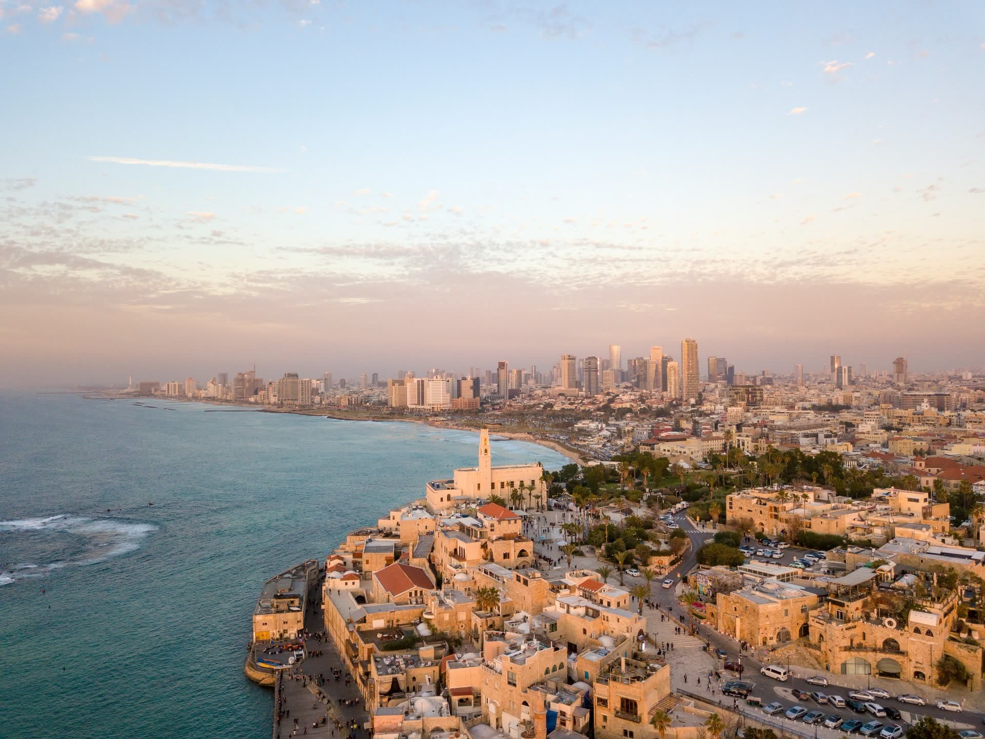 Le vieux Jaffa et la skyline de Tel-Aviv, en Israël