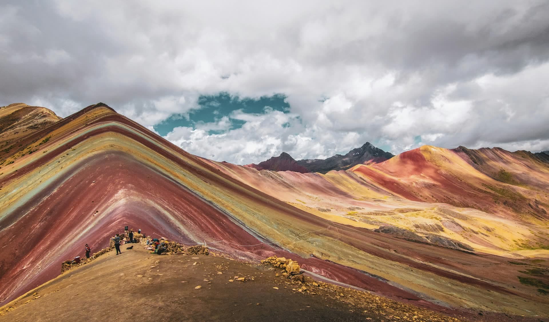 La montagne arc-en-ciel de Vinicunca, au Pérou. Vivre au Pérou : notre fiche expatriation.