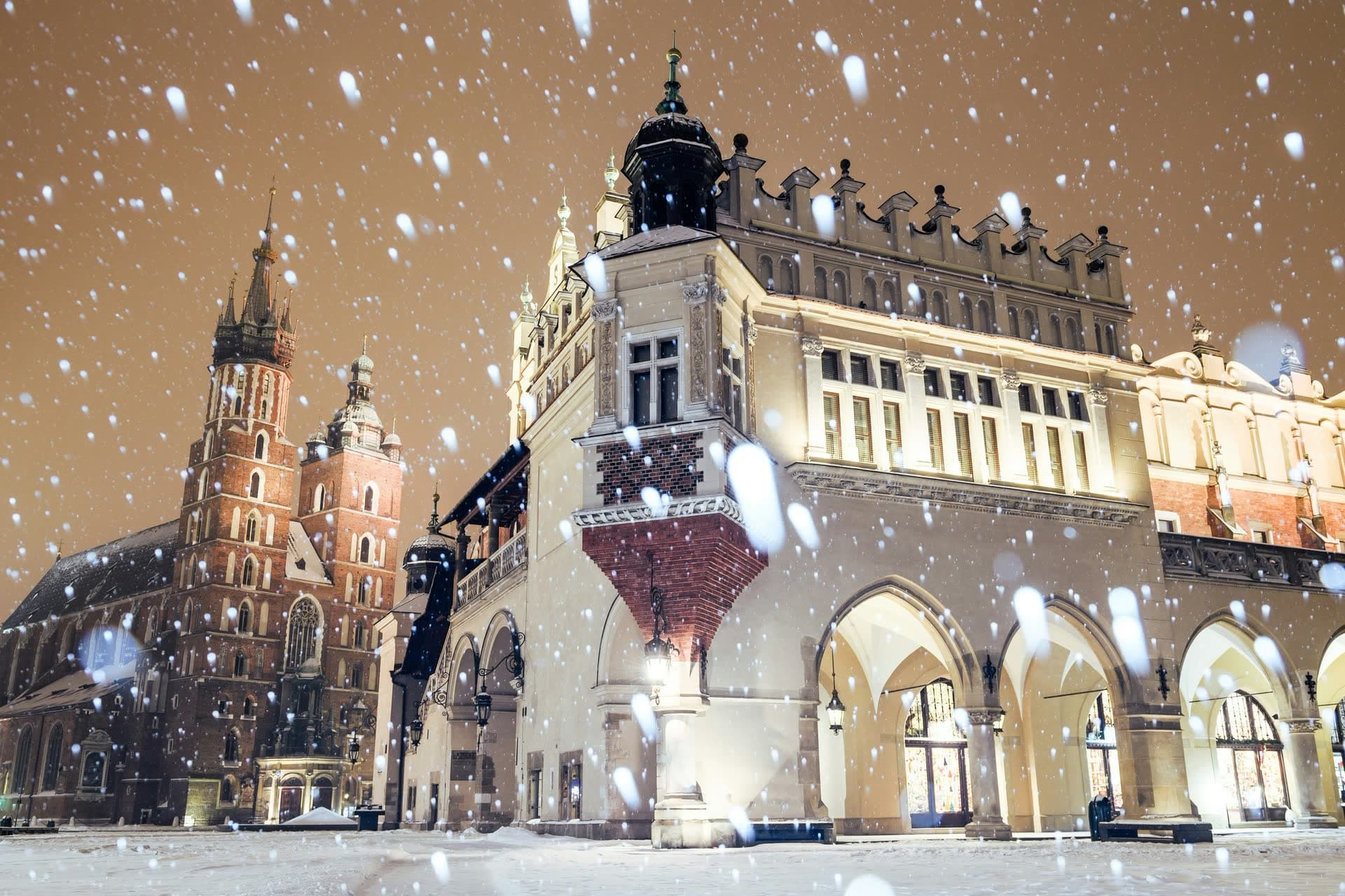 La halle aux draps de Cracovie sous la neige, en Pologne