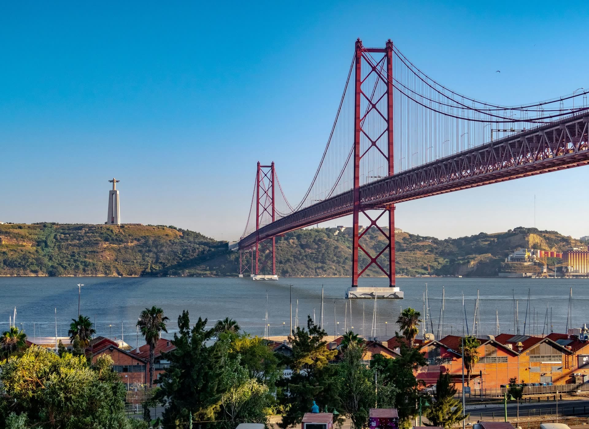 Le pont du 25-Avril enjambant le Tage à Lisbonne, au Portugal