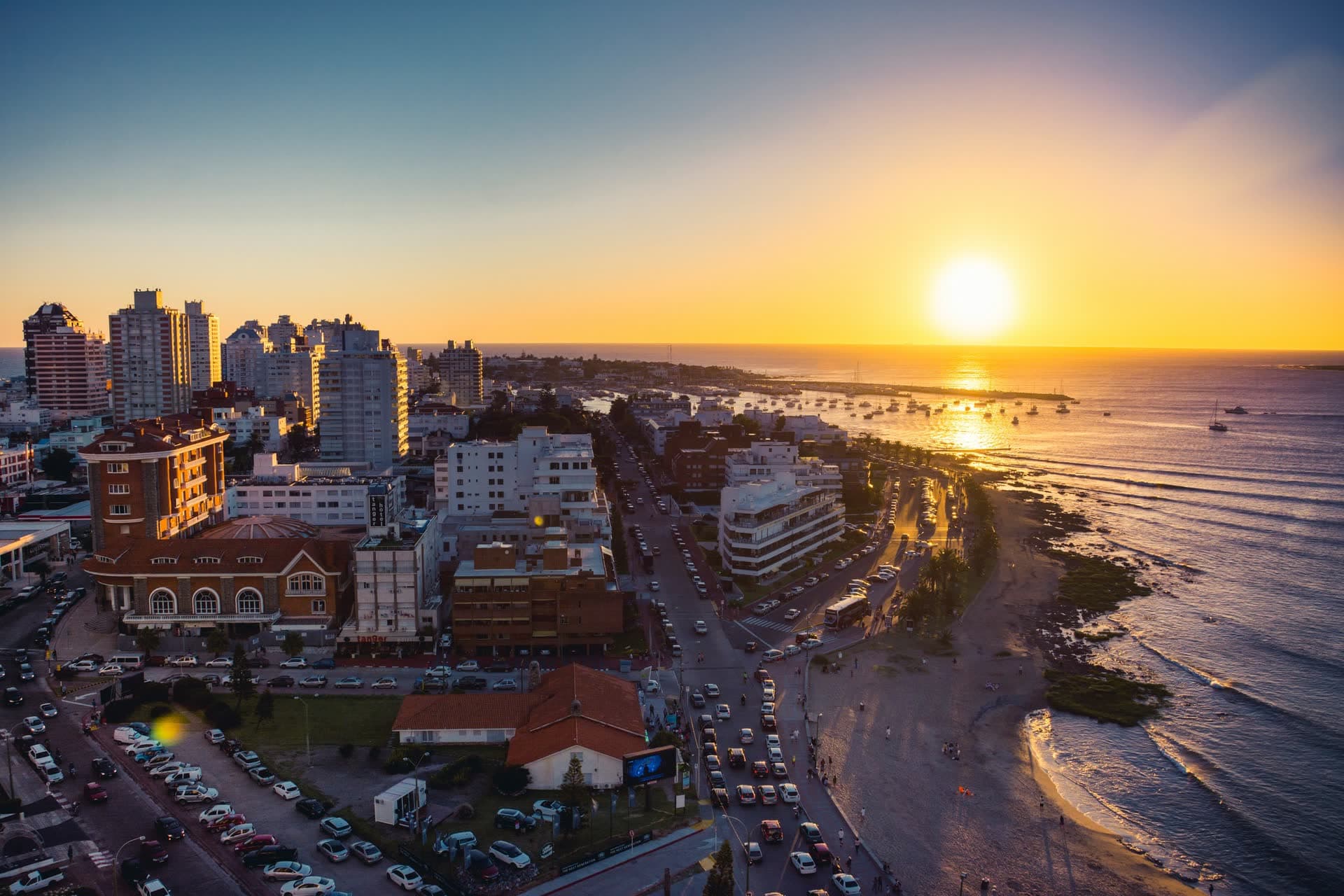Punta del Este au coucher du soleil, en Uruguay